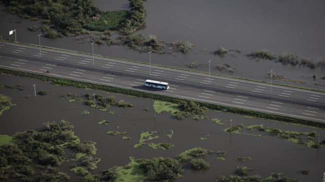   Gobierno de Brasil pedirá la suspensión de los torneos de fútbol por las inundaciones 
